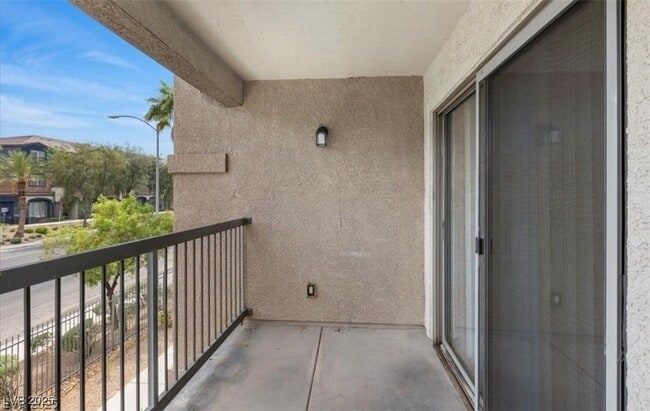 Building Photo - 8000 W Badura Ave