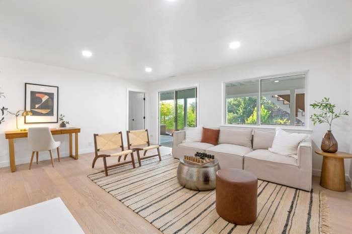 Building Photo - 148 Exbourne Ave