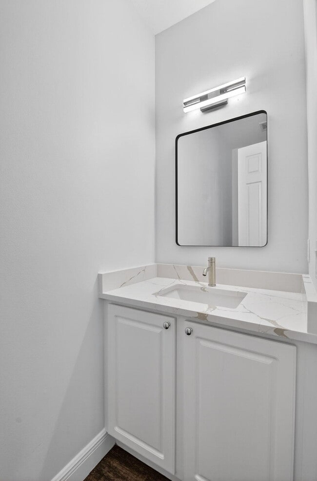 Building Photo - 2502 N Dixie Hwy