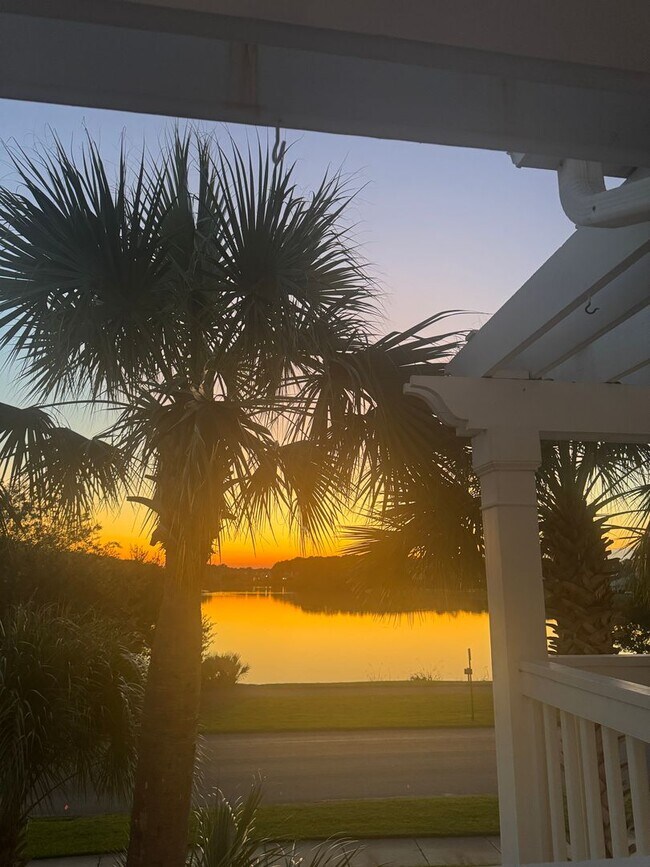 Building Photo - 3 bedroom fully furnished home, Pet Friend...