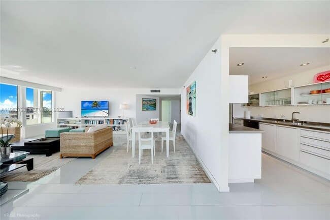 Building Photo - 400 South Pointe Dr