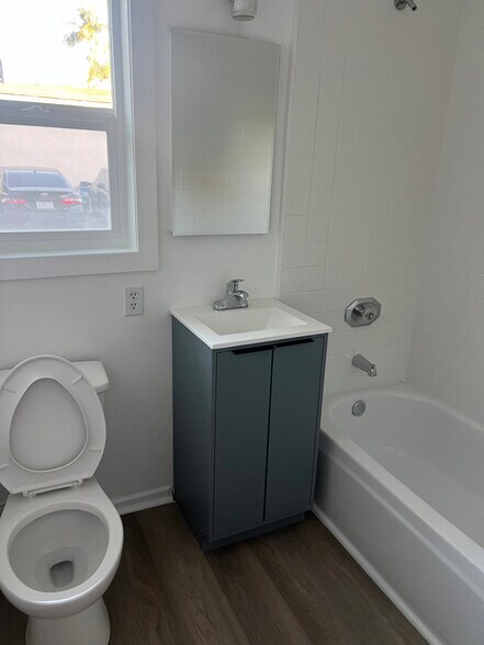 Building Photo - 3110 Livonia Ave