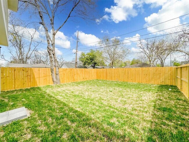 Building Photo - 11514 Courtshire Dr