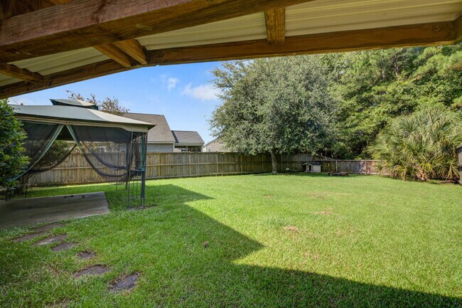 Building Photo - 222 Maypop Dr
