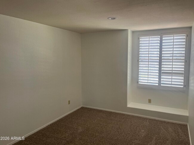 Building Photo - 3721 S Hawthorn Dr