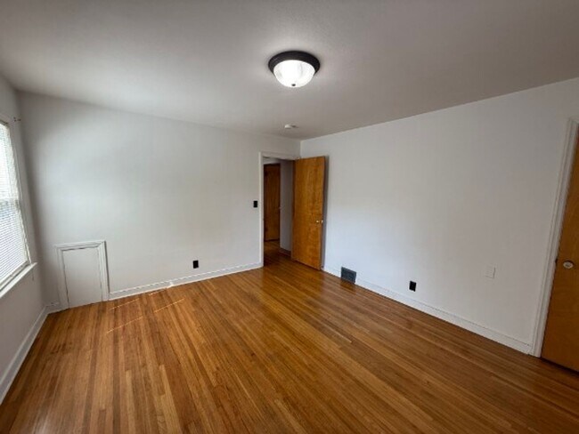 Building Photo - 1725 Randolph Ave