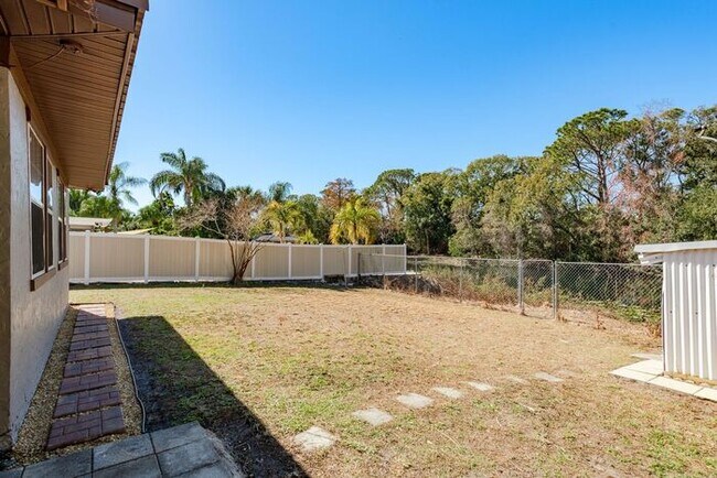 Building Photo - 4/2 Tampa Home