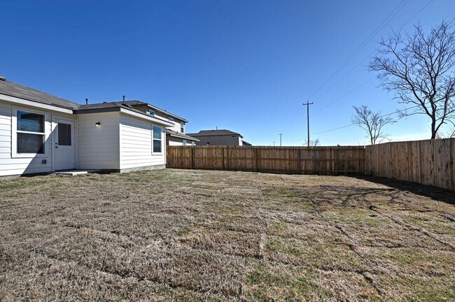 Building Photo - ONE STORY  |  3 BEDROOM  |  2 BATH  |  YAR...