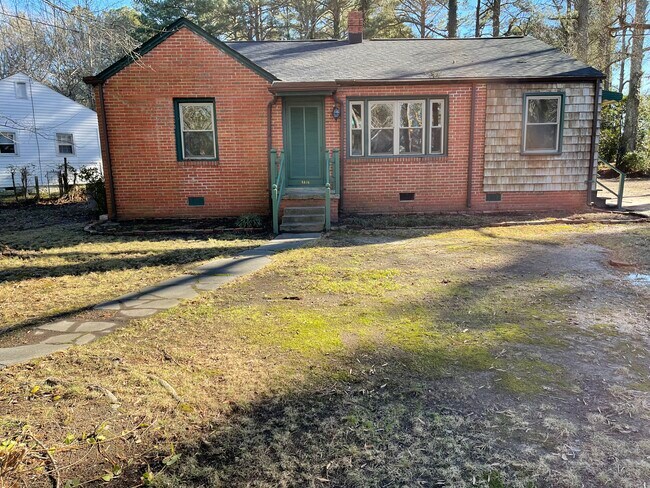 Primary Photo - 1401 Rosewood Ave