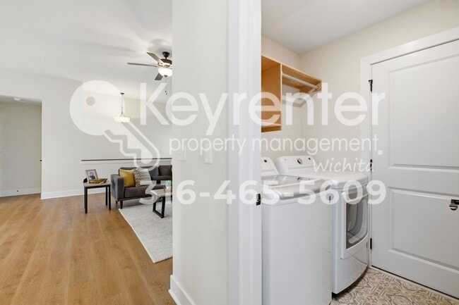 Building Photo - Beautiful 5 bedroom home near highways and schools!