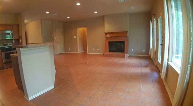 Building Photo - Secluded Hill Country home on huge lot!  Gorgeous home in tranquil setting!