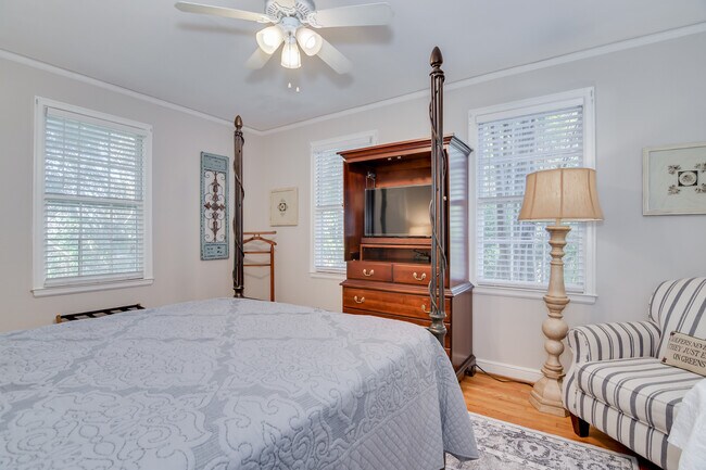 Building Photo - 2631 Oakland Ave