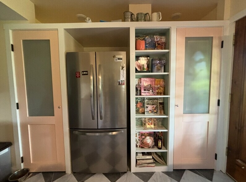 Brand new kitchen with cookbook library - 202 Hillcrest Dr