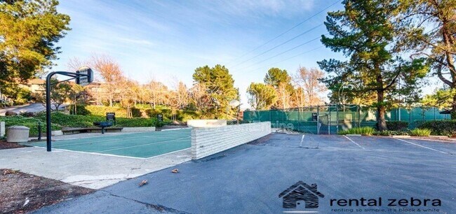 Building Photo - 233 Masters Ct