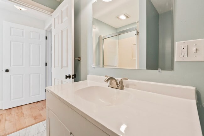 Building Photo - New England Style Farm House for RENT in P...