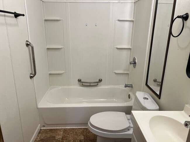 Building Photo - inviting 3-bedroom, 2-bath residence