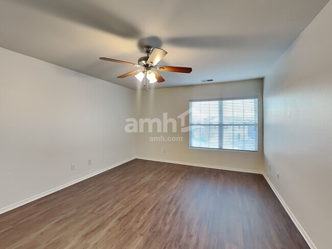 Building Photo - 1611 Rustic Arch Way