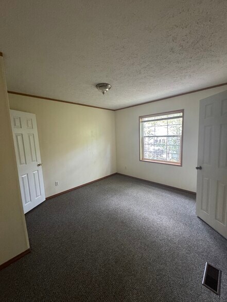 Building Photo - 625 Gunters Hill Rd