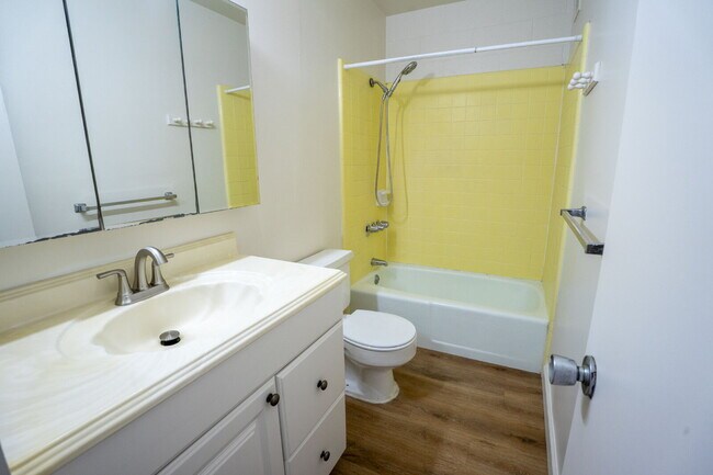 Building Photo - 2122 Lime St