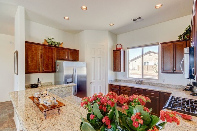 Building Photo - Furnished in Granville