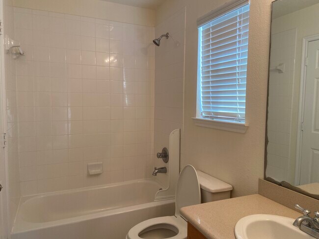 Building Photo - 16219 Peach Bluff Ln