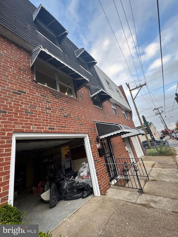 Primary Photo - 441 W Shunk St