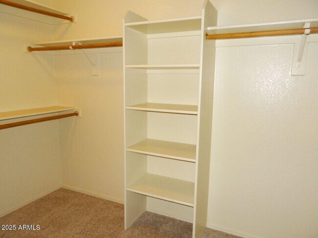 Building Photo - 1122 W Wildhorse Dr