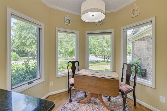 Building Photo - 108 White Willow Pl