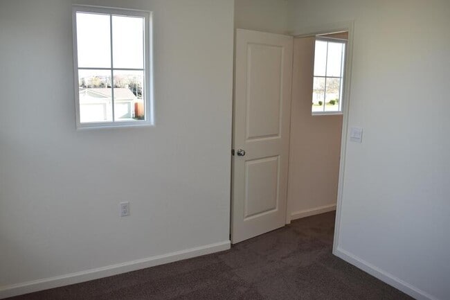 Building Photo - 1316 eagle crest court