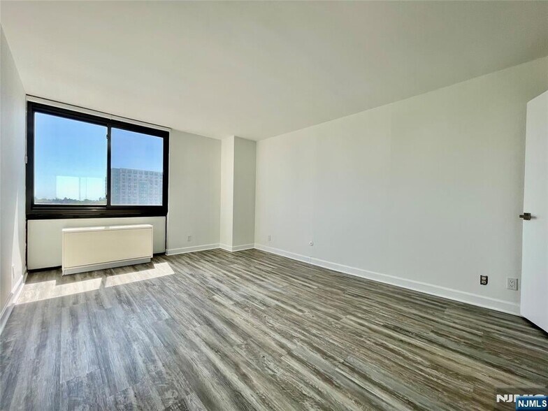 Building Photo - 770 Anderson Ave