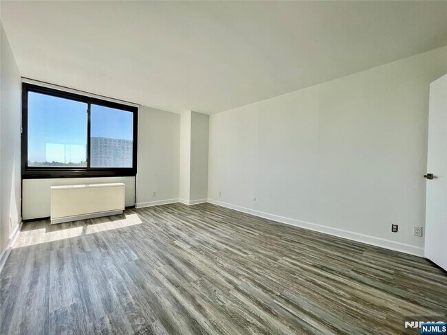 Building Photo - 770 Anderson Ave