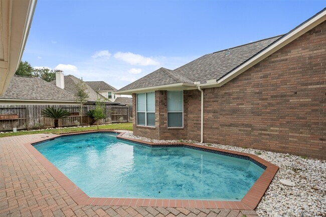 Building Photo - 5622 Lake Pl Dr