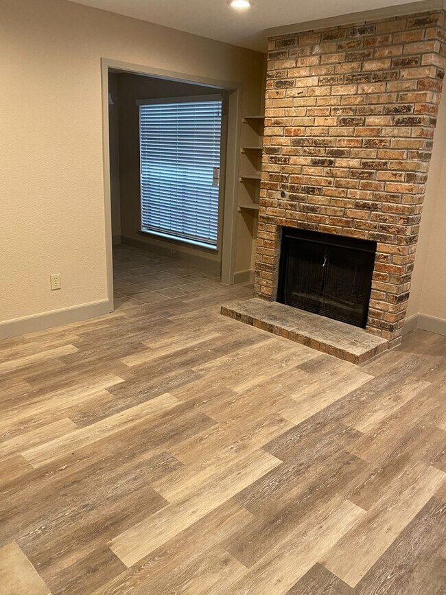 Building Photo - 7580 Kings Ridge Rd
