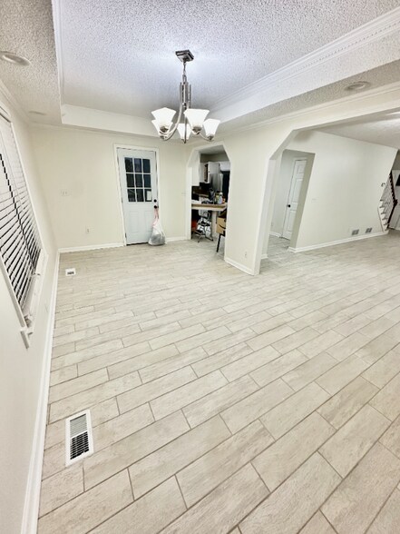 Building Photo - 3778 Clarendon Pl