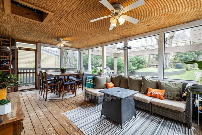 Building Photo - 625 Luttrell St