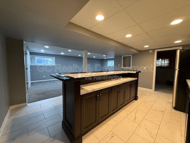 Building Photo - 609 Pinecroft Dr