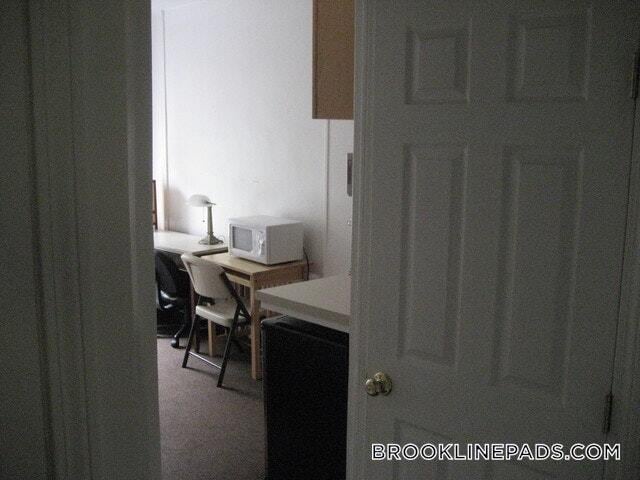 Building Photo - 1077 Beacon St