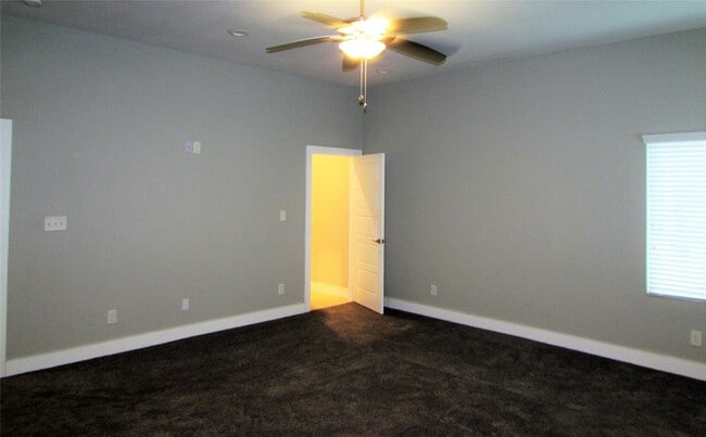 Building Photo - 3249 Dixie Dr
