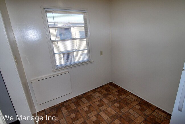 Building Photo - 1218 E 1st St