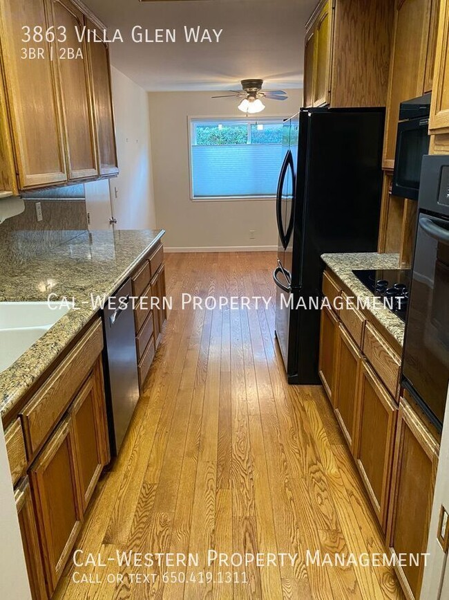 Building Photo - 3863 Villa Glen Way