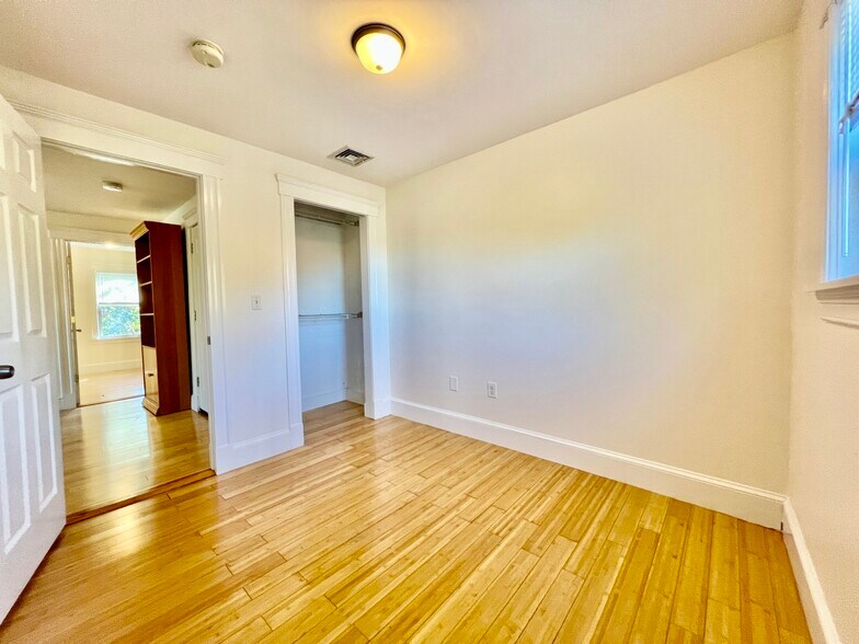 Building Photo - 13 Centre St