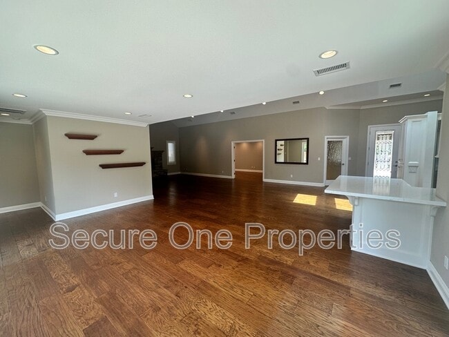 Building Photo - 1695 Berkshire Dr