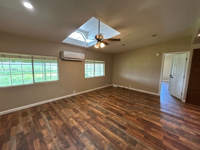 Building Photo - Country home for rent