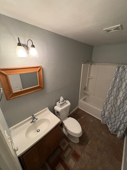 Building Photo - 1249 W Apache Ln