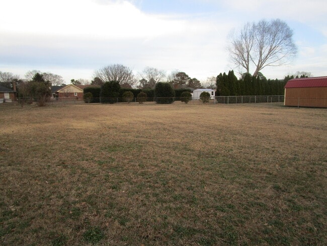 Building Photo - 40 Travis Ct