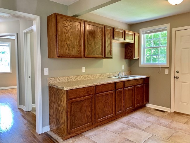 Building Photo - 854 E Happy Hollow Dr