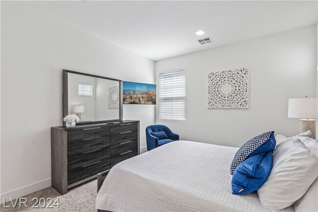 Building Photo - Elevated Desert Living with Strip & Mountain Views – Fully Furnished 6-Bedroom Retreat!