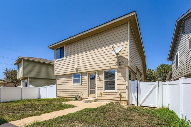 Building Photo - 1705 Lost Maples Loop