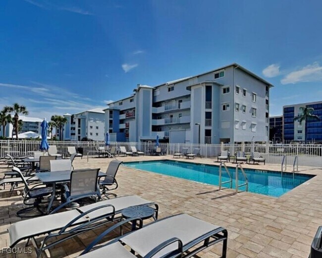 Building Photo - 4521 Bay Beach Ln