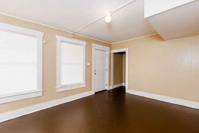 Building Photo - 4 Bedroom in West End